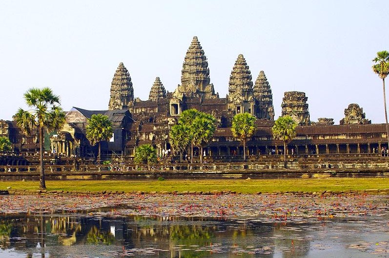 cambodia private taxi, siem reap to angkor with small tour, minivan taxi driver