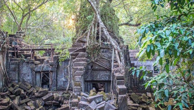 cambodia private tour to banteay srei temple, beng mealea temple, roluos group, taxi driver