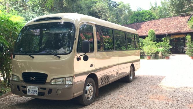 car taxi driver in cambodia, phnom pehn to siem reap, minibus taxi driver in phnom penh