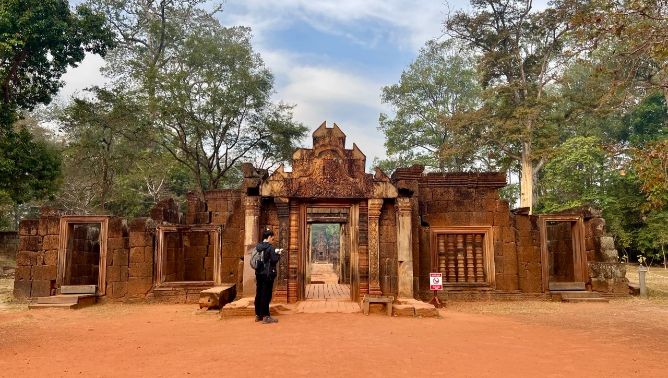 Taxi Siem Reap to Banteay Srei temple & Kbal Spean