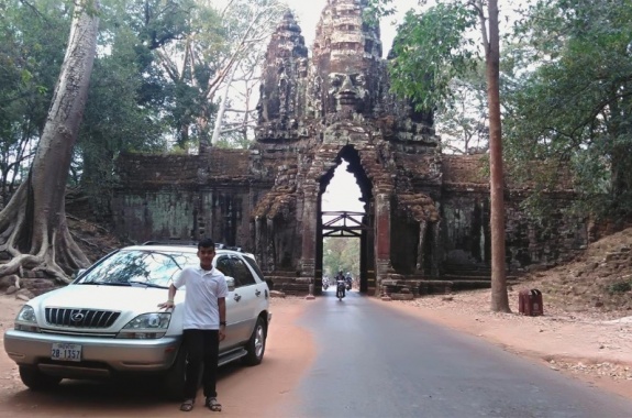 Hak Seng with lexus car, SR > Angkor thom > Phnom Penh