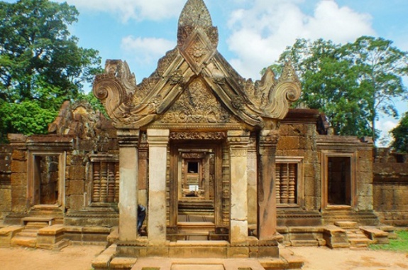 Exclusive Cambodia Travel go to Bonteay srei