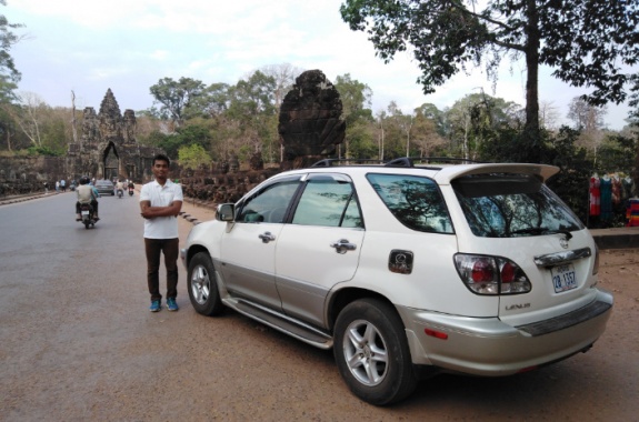 Lexus car (SUV) Phnom Penh -> Angkor Wat temple > Siem Reap
