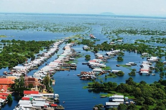 Exclusive Cambodia Travel to Kompong Phluk