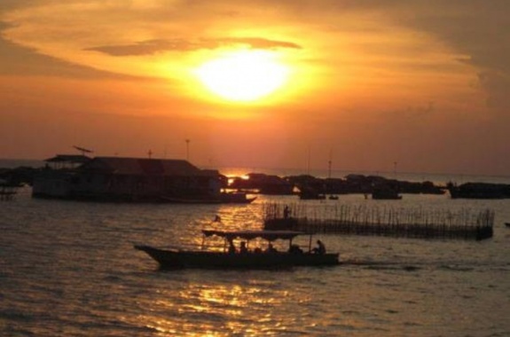 Exclusive Cambodia Travel to Sunset at Kompong Pluk