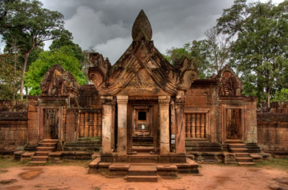 Exclusive Cambodia Travel-Batreay Srei temple