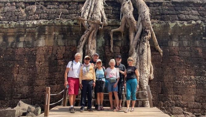 2-Day Phnom Penh to Siem Reap: Angkor Wat Sunrise Tour